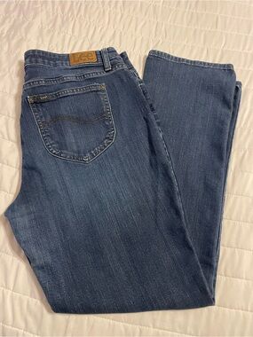 Lee Women's Straight Leg Jeans in Medium Blue Wash